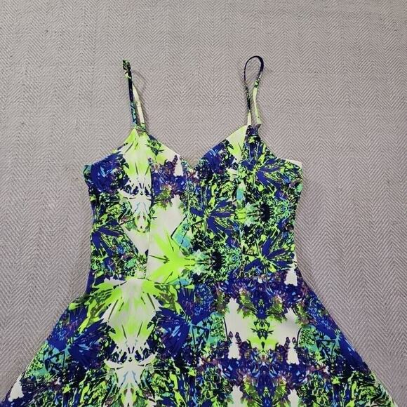 Everly Tennis Dress Size Small Green Watercolor Made In USA EUC Style DR3766 - Picture 2 of 10